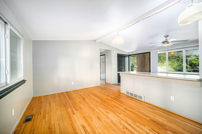 Photo - 1020 Traver Ct