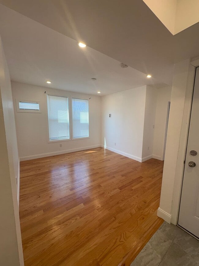 Photo - 217-219 Washington Street Unit 217-3R