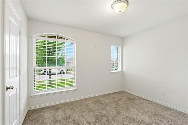 Photo - 903 Spruce Ln