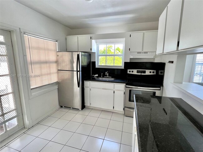 Photo - 227 Phoenetia Ave Unit 2