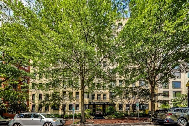 Building Photo - *COMING SOON* Stylish 1 Bedroom Condo in Foggy Bottom!