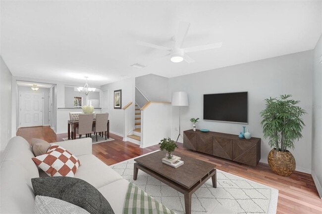 Photo - 6928 Hawthorne Trace Ln