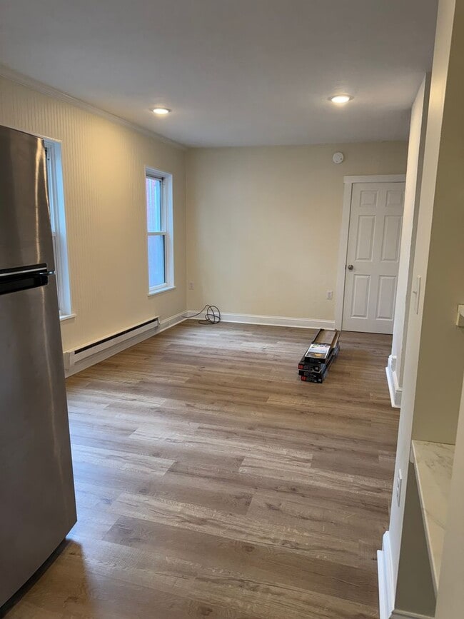 Building Photo - 809 Columbia Ave Unit Apt 3