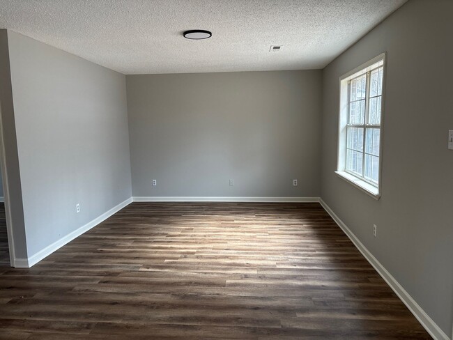 Photo - 330 N Main St