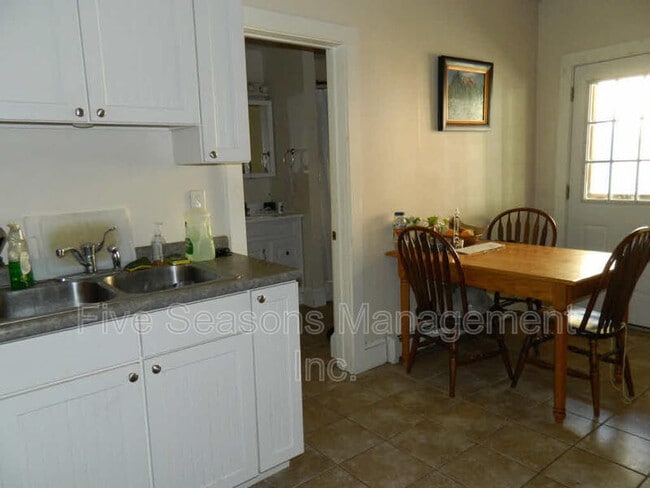 Photo - 70-74 Adams St - 72