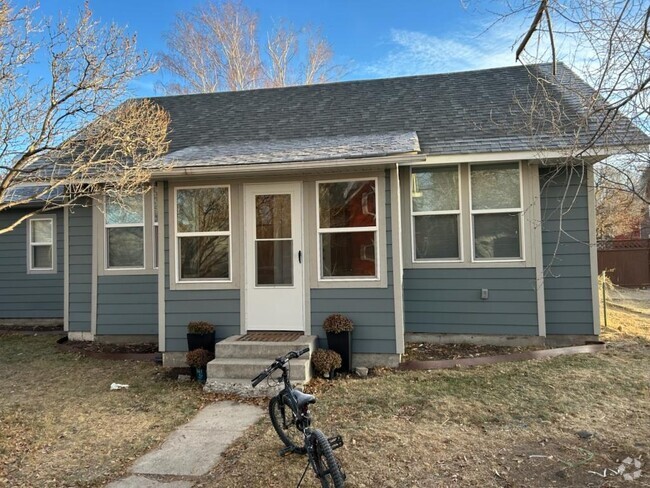 Building Photo - 203 S Cedar St Rental