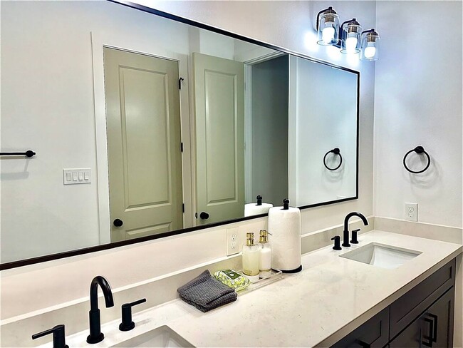 Photo - 2339 Eagle St