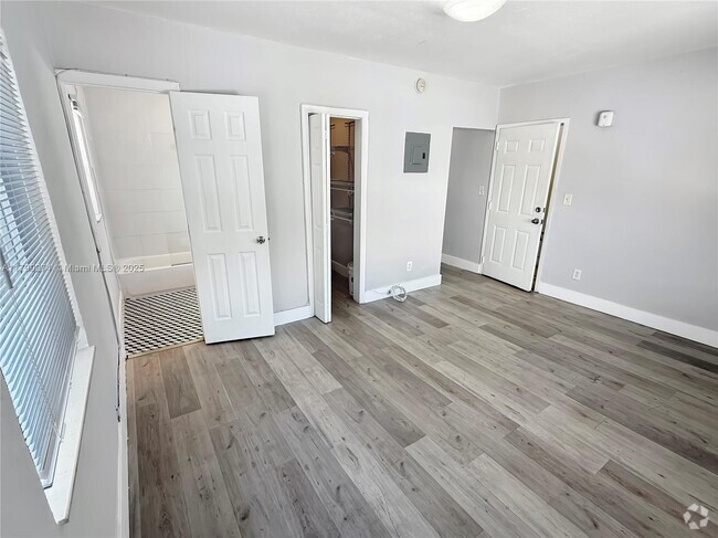 Building Photo - 6647 SW 59th Pl Unit 202 Rental
