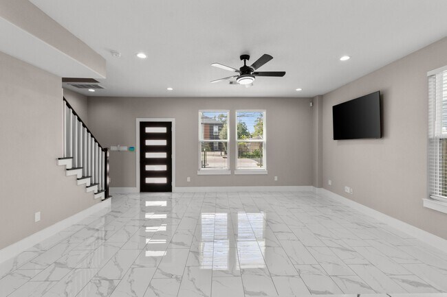 Photo - 7925 Colonial Ln