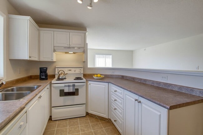 Photo - Somerset Pointe