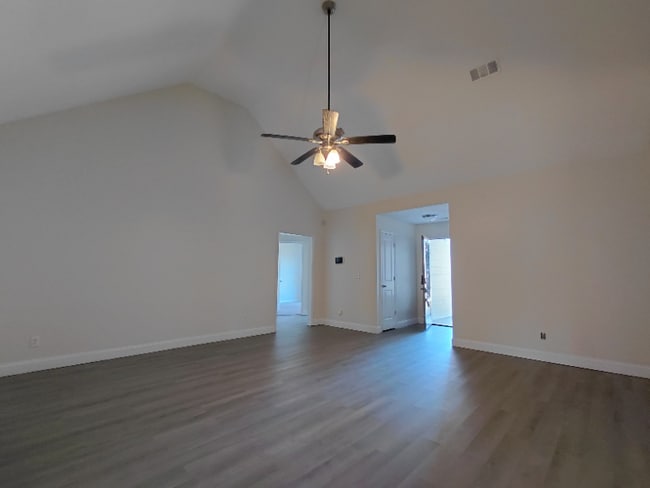 Photo - 211 Crakston Ct