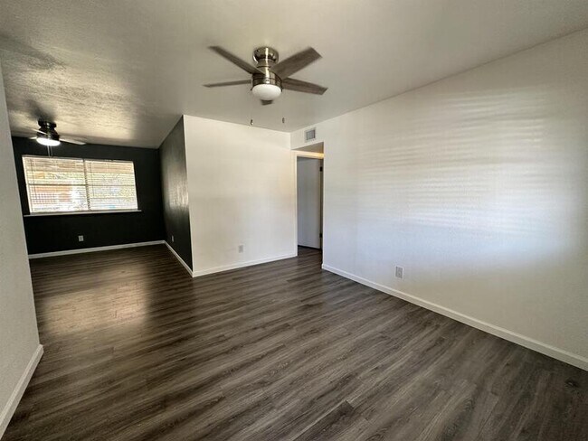 Photo - 901 Park Plaza Dr