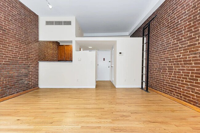 23 W 94th St