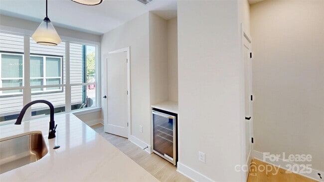 Photo - 409 Devender Ln