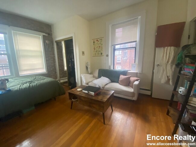 43 Anderson St Unit 3