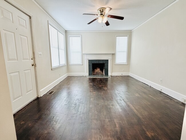 Building Photo - 409 9th St