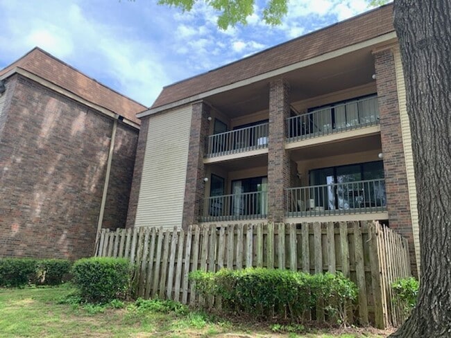Building Photo - 1BD/1BA Condo located in Germantown! Unit 204