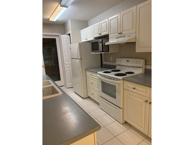 Photo - 15550-15526 26 Ave