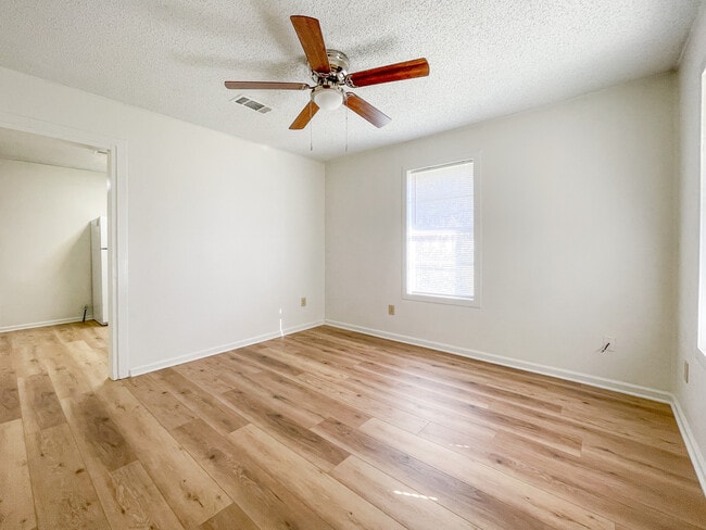 Photo - 715 N Bunker Dr