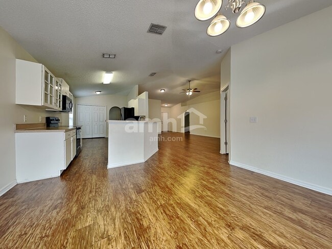 Photo - 25209 Hyde Park Blvd