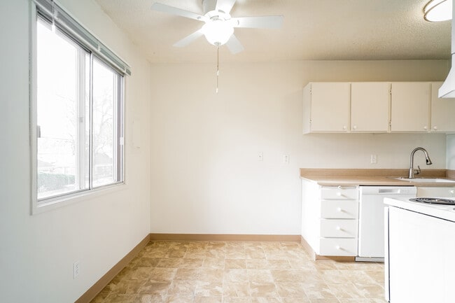 Laurelwood Apartments