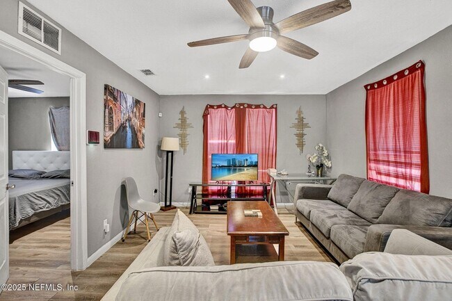 Photo - 3323 Myrtle Ave N Rental