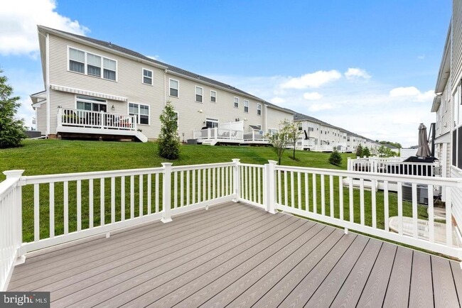 38 Lacey Ln