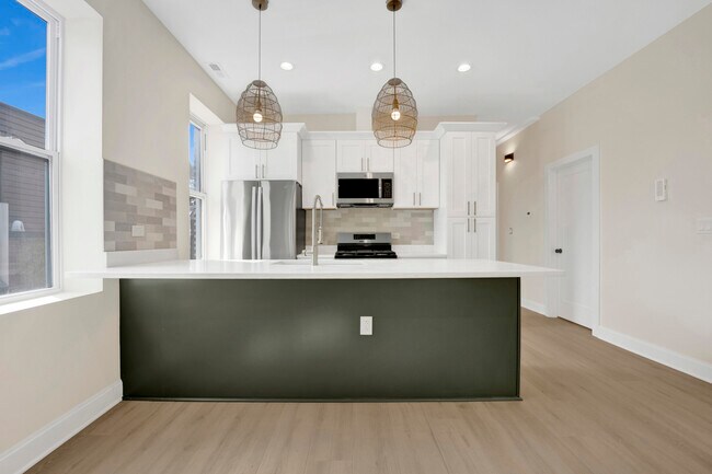 Photo - 2021 W Shakespeare Ave Unidad 3 Rental