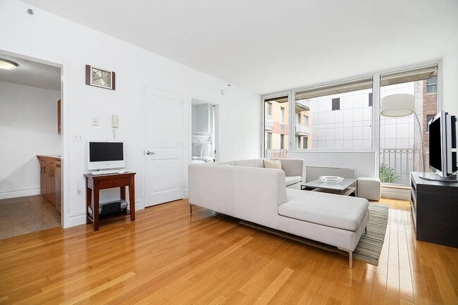 Photo - 158 Hester St Unit 5H