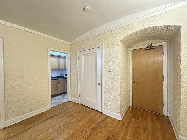 Photo - 512 W Arlington Pl Unit 114