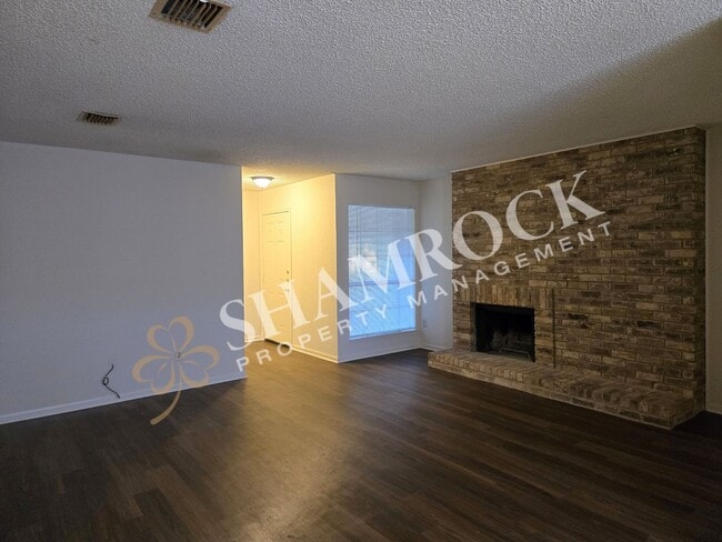 Photo - 3/2 Duplex in Waco ISD!