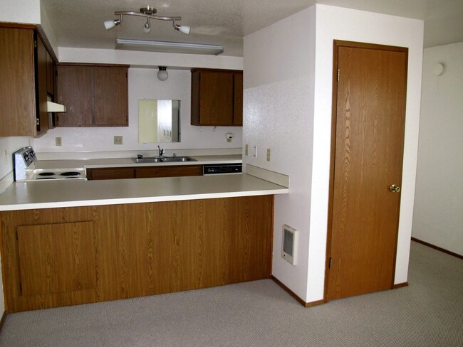 Photo - FF Harbor Crest Apartments (745 SE 8th Ave) Unit 103