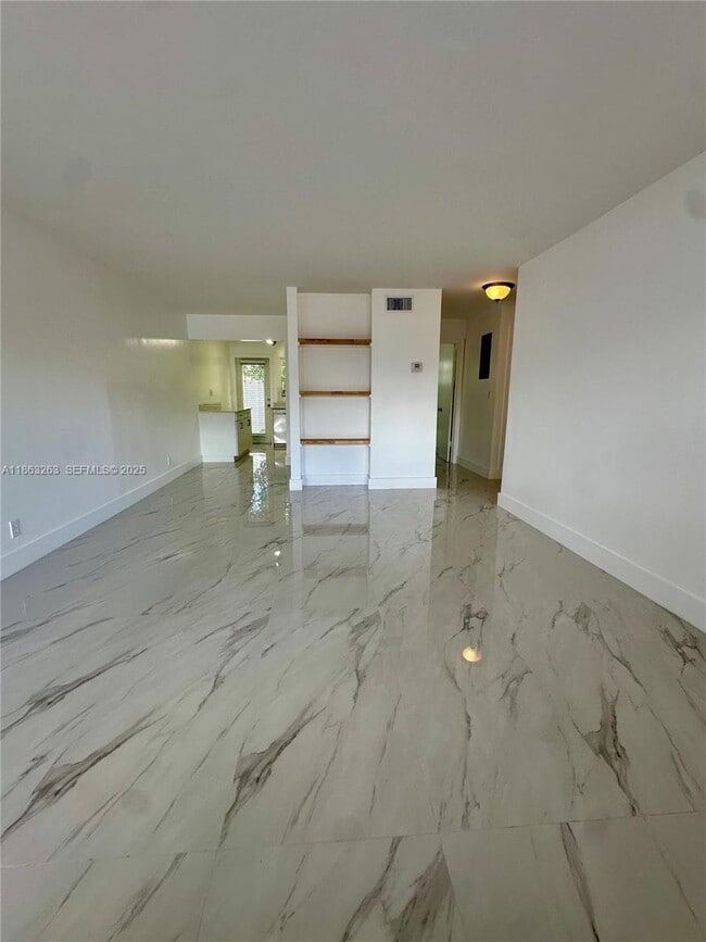 Building Photo - 1831 SW 24th St Unit 0