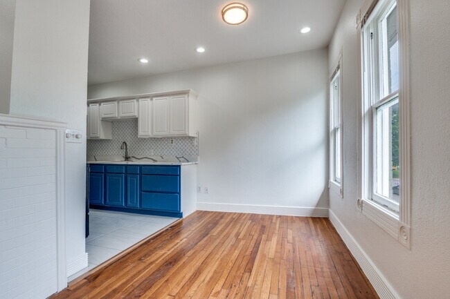 Photo - 5211 Worth St