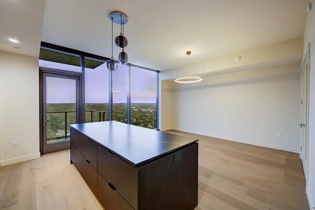 Photo - 44 East Ave Unidad 2511