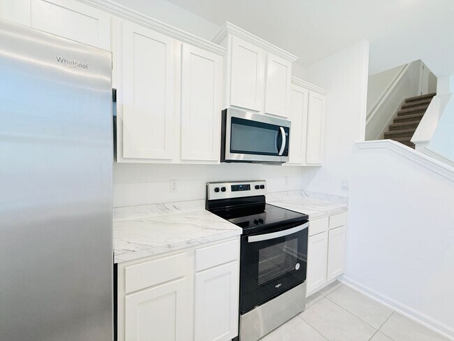 Photo - Move-In Ready Townhome with Spacious Layou...