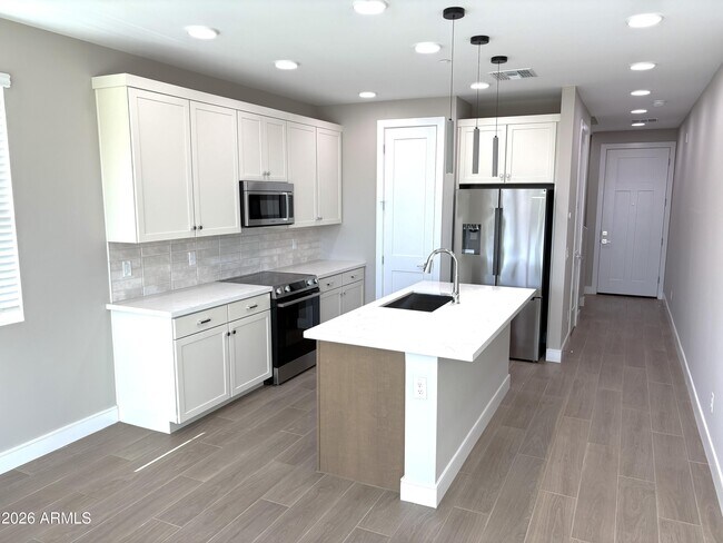 1009 E Pasadena Ave
