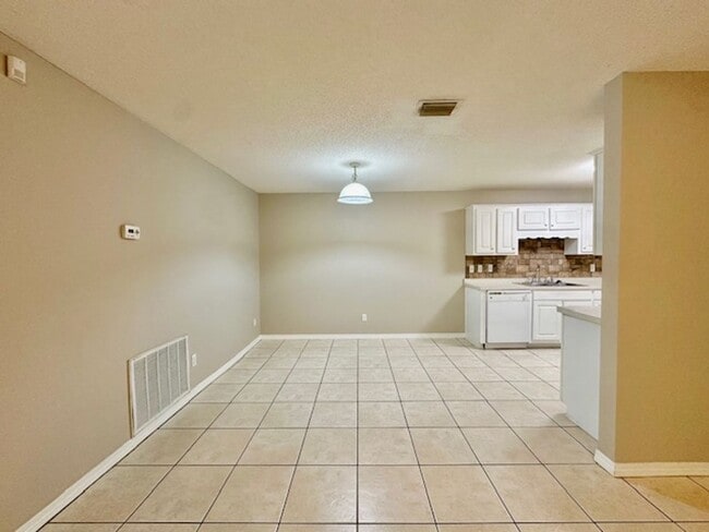 Photo - 2 bedroom/2 bathroom/2 car garage town home for rent in Mary Esther, East of Hurlburt AFB!