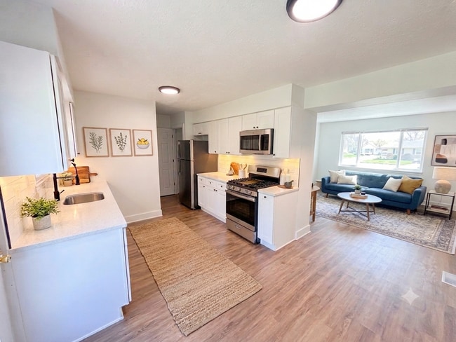 Photo - Freshly Renovated 3 Bedroom, 1.5 Bath Townhome in Joliet