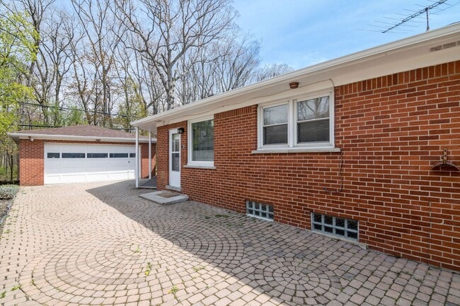 Photo - 1427 Woodland Dr