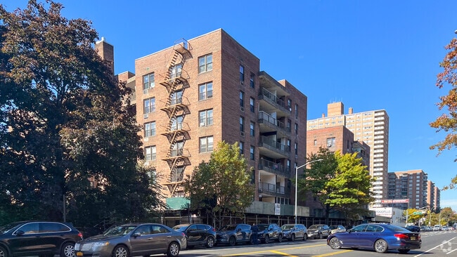 138-70 Elder Ave - 13870 Elder Ave