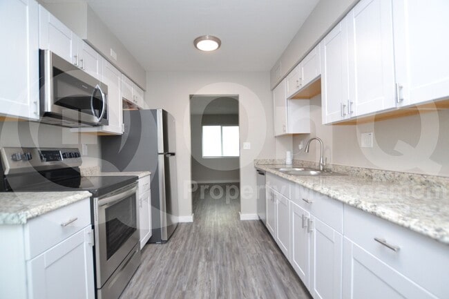 Building Photo - 2210 W Devonshire Ave Rental