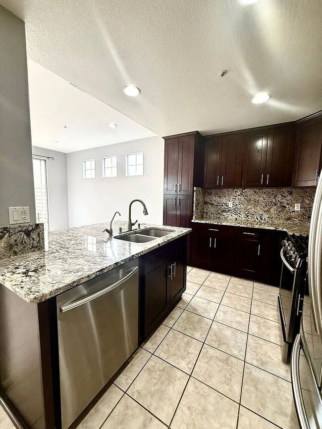 301 N Navarette Pl