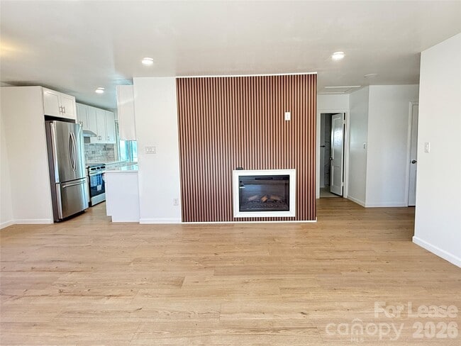 Photo - 541 E Woodlawn Rd
