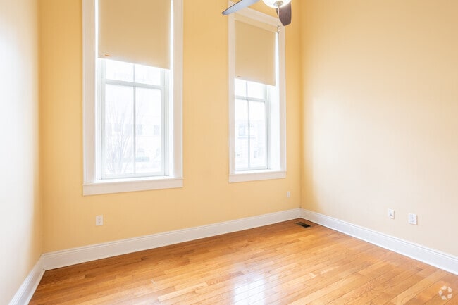 2BR, 2BA - 1095SF - Second Bedroom