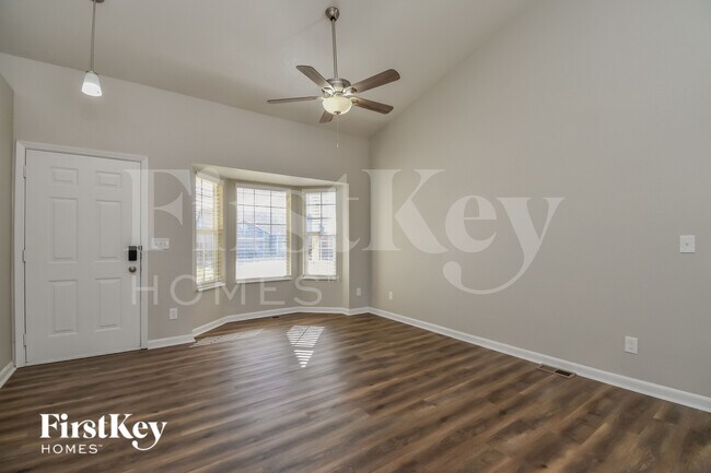 Photo - 6216 Gossamer St