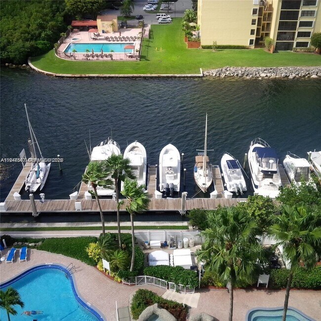 Building Photo - 3530 Mystic Pointe Dr Unit 1202