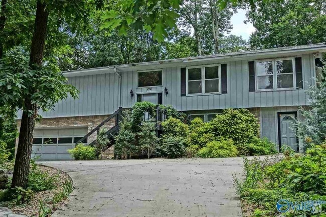 Building Photo - 3038 Heatherhill Dr SE Rental