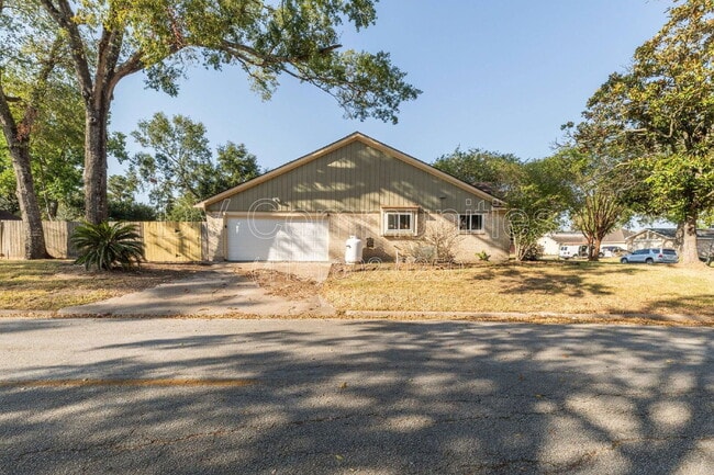 Photo - 16022 Spinnaker Dr