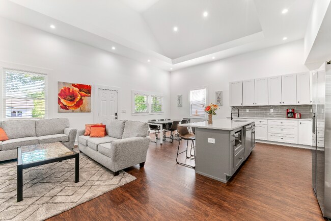 Photo - 965 Ashby Grove SW